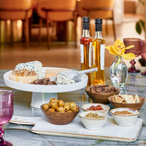 Rustikale Servierplatten und Schalen mit Käse, Oliven, Dips und Ölen, exklusive Küchenaccessoires online kaufen