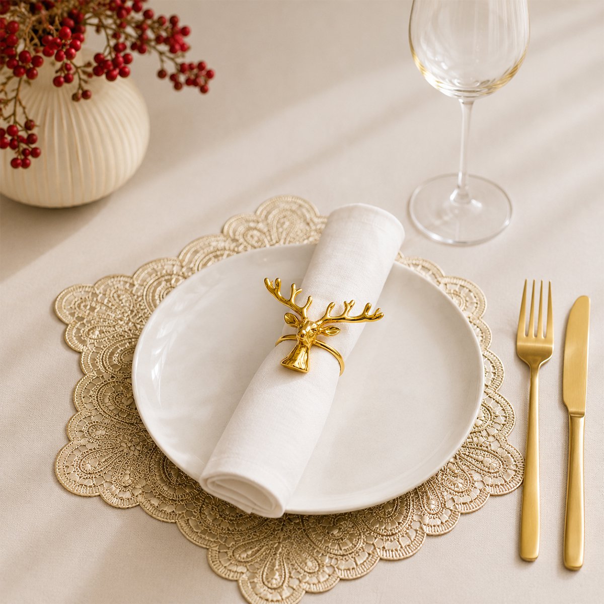 Set mit 4 goldenen Rentier-Hirsch-Serviettenringen