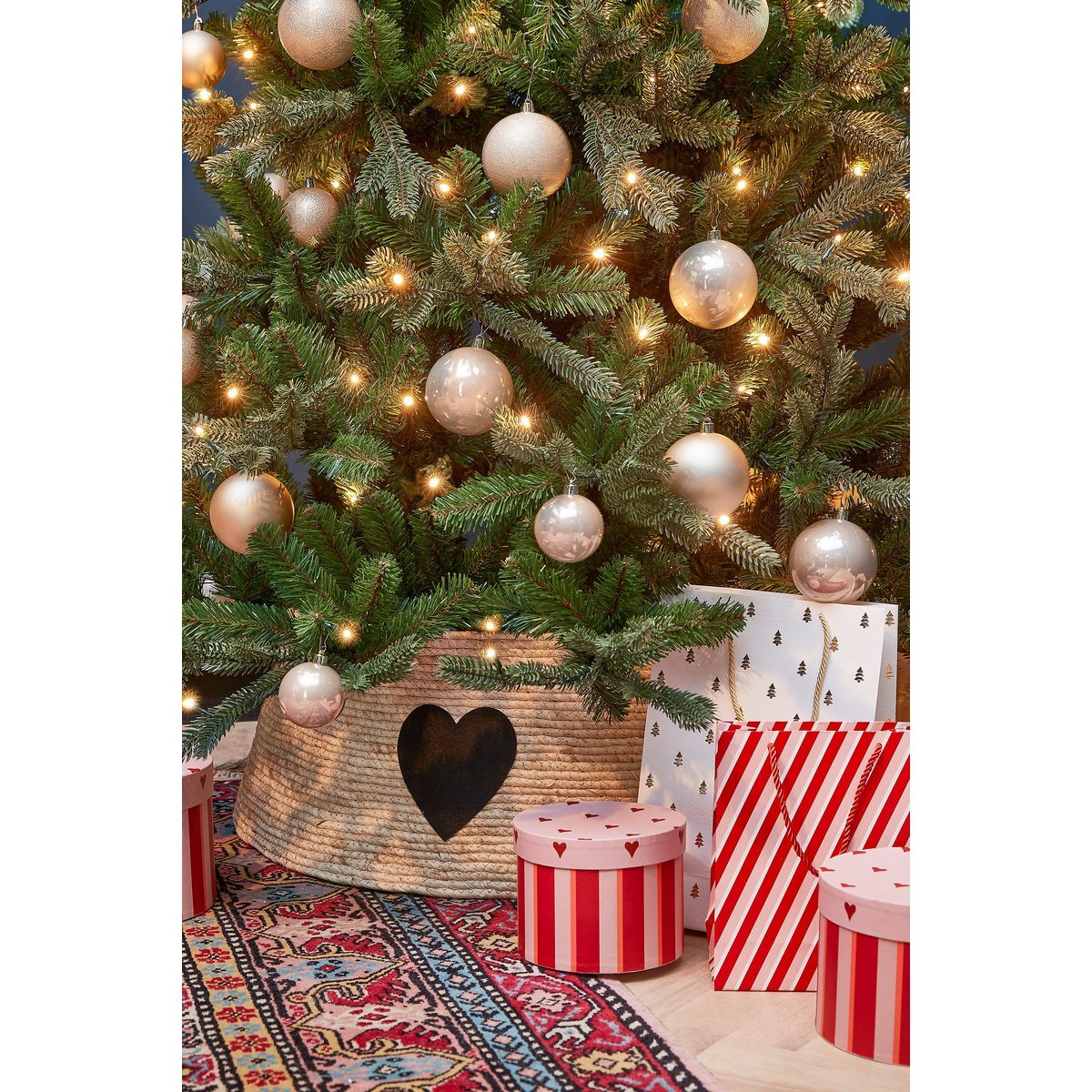 Weihnachtsbaumrock mit Herz - L50 x B50 x H26 cm - Maisblatt - Creme, schwarz