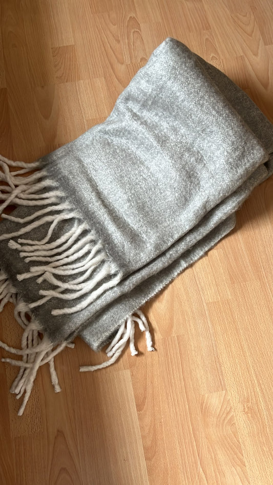 Plaid Kuschelig "Libbe" 130 x 170 cm Silbergrau / Wollweiß