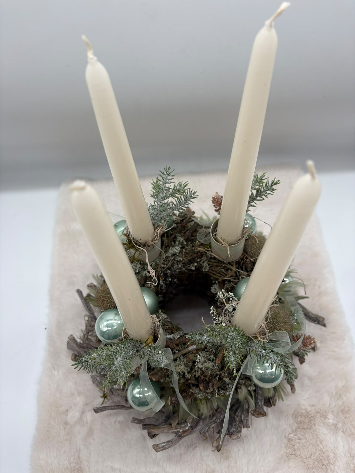 Adventskranz Reben / Moos / Federn mit 4 Kerzen