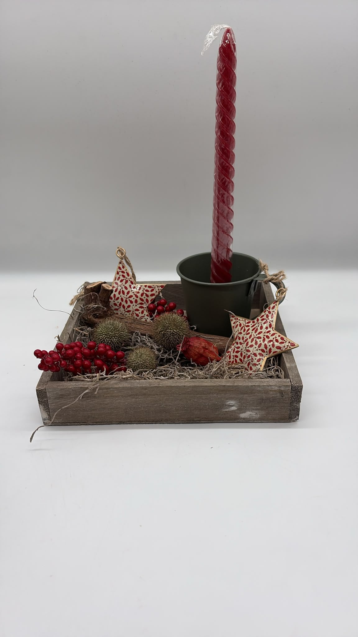 Adventgesteck, Blechtasse mit 1 Spitzkerze in Rot