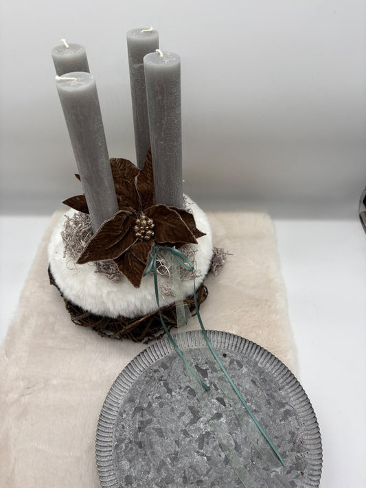 Adventskranz Weide / Plüsch mit 4 Kerzen