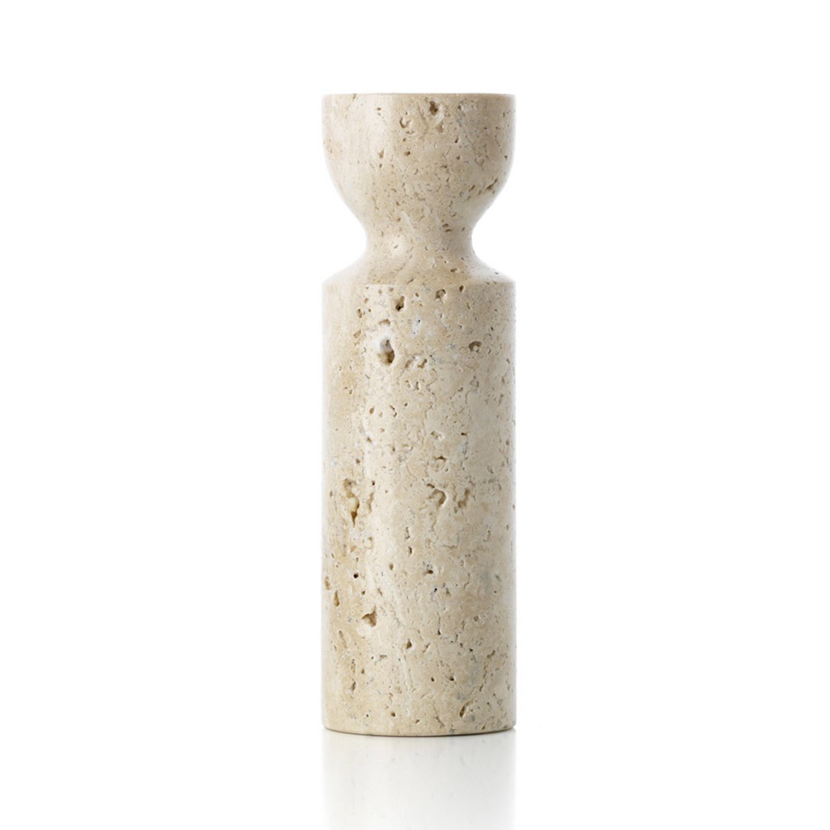 Der Sanduhr-Kerzenhalter aus Travertin – Beige – M - Pimis Living