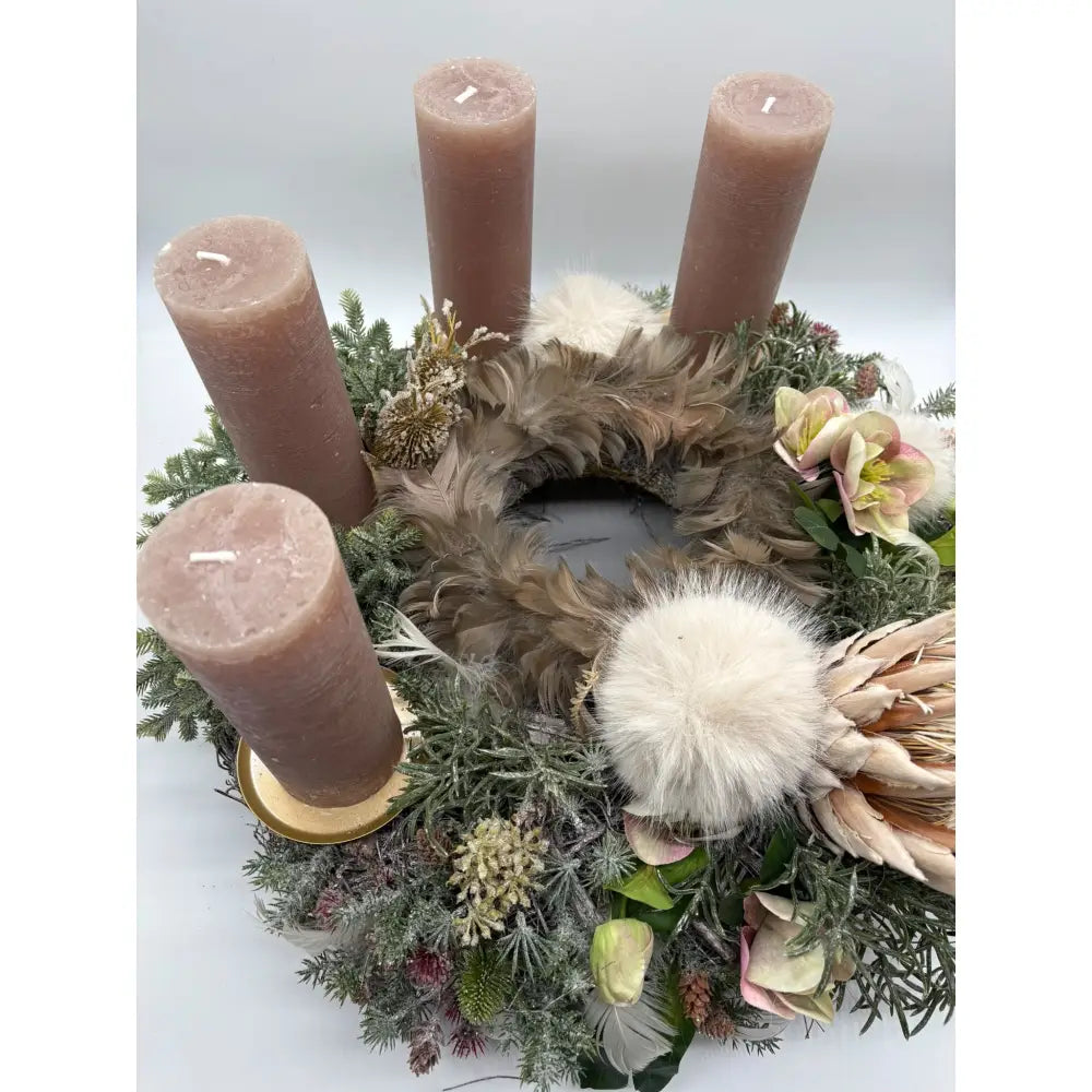 Adventskranz Mega Reisigkranz /Federn / Christrose mit 4 Kerzen