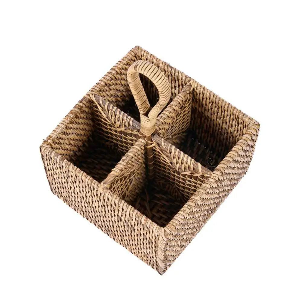 Der Rattan-Besteckbehälter Nr. 4 – Naturbraun