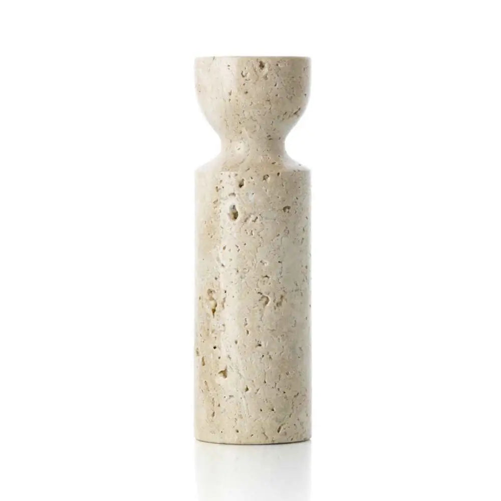 Der Sanduhr-Kerzenhalter aus Travertin – Beige – M