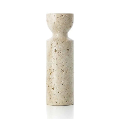 Der Sanduhr-Kerzenhalter aus Travertin – Beige – M