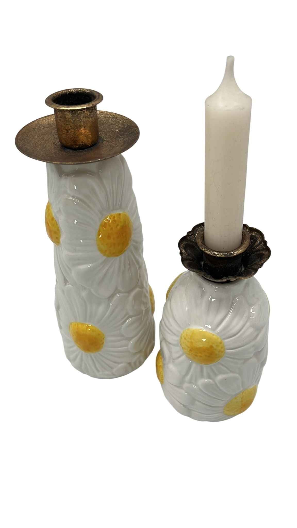 Vase weiß, mit Blumenmuster M Daan Kromhout